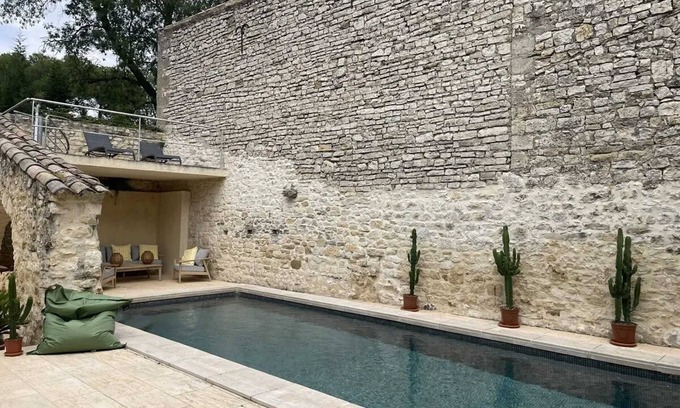 Arpaillargues-et-Aureillac Villa | Homerez - Villa espaciosa cerca de Arpaillargues
