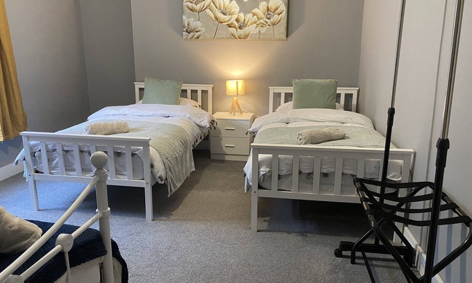 Bridgend Apartamento | Home from home 2 bed Flat Within walking distance of town centre