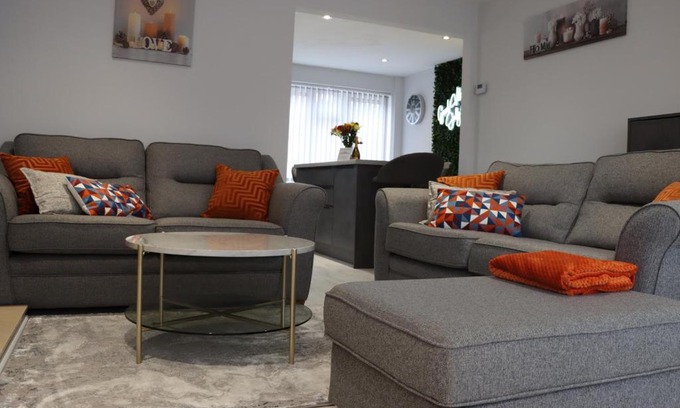 Bilston Casa | Home from Home-Family&Contractor Friendly-Sleeps 7