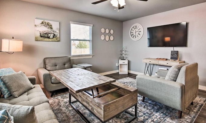 Downtown Casa | Home Grassy Yard, Walk to Bentonville Square