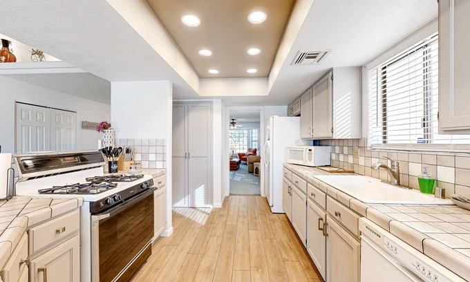 Yuma Casa | Home in a secure neighborhood with pool spa, game room, & fireplace - dogs ok