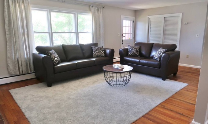 East Texas Casa | Home in Allentown | Dorney Park | 3 Bedroom