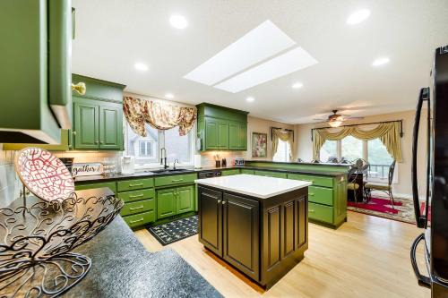 Bella Vista Casa | Home in Bella Vista with Deck and Lake Windsor Views!