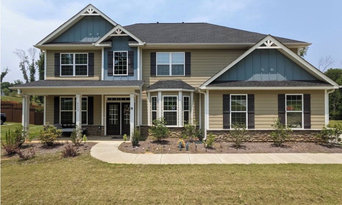 Belmont Casa | Home In Belmont - Greater Charlotte Cozy 3-bedroom house in charming Belmont