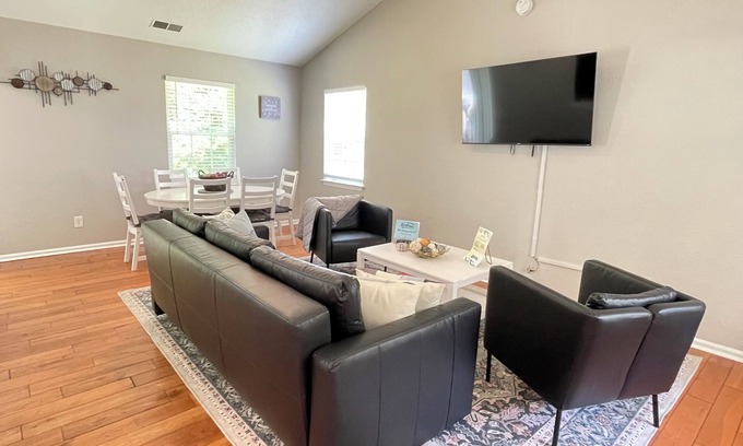 Paw Creek Casa | Home in Charlotte close to airport and city center