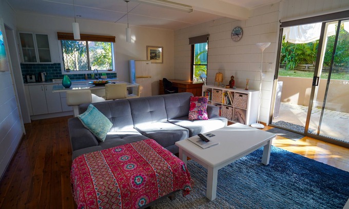 Emerald Beach Casa | Estudio en Esmeralda con desayuno, entre Brisbane y Sydney, admite mascotas.