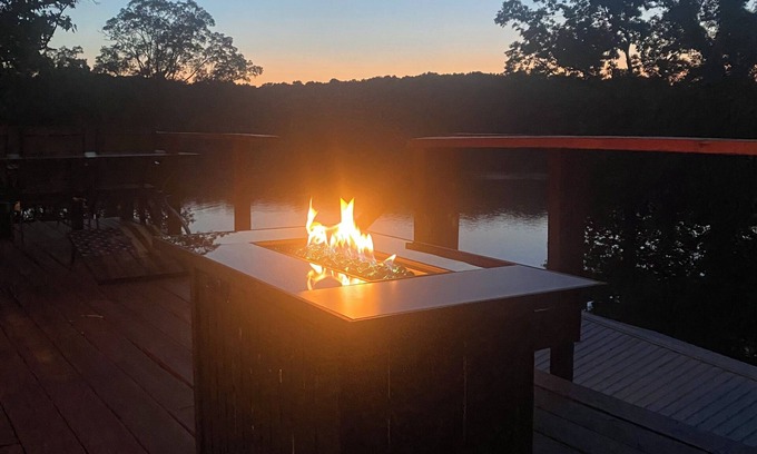 Edwards Cabina | Home in Lake of the Ozarks! Family friendly on MM74! Private Dock!