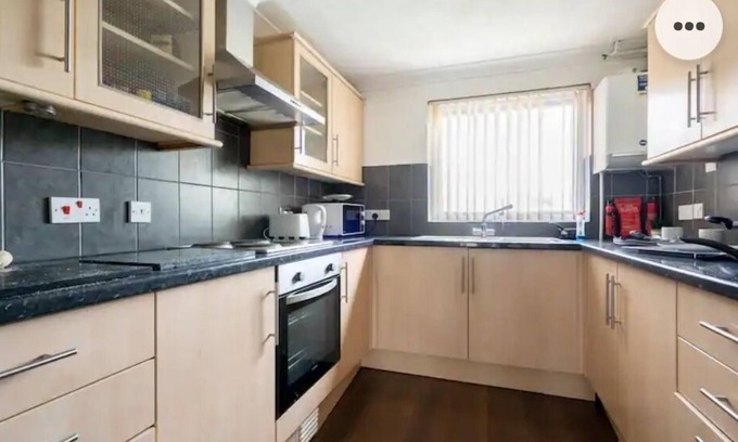 Chatham Casa | Home in Medway 3bedroom free sports free parking