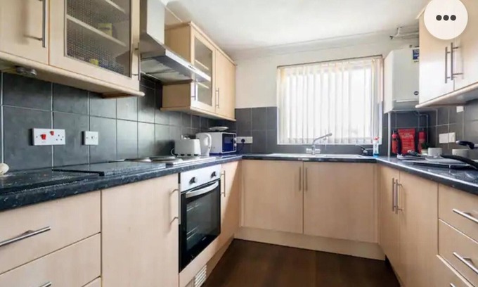 Chatham Casa | Home in Medway 3bedroom Free Sports Free Parking