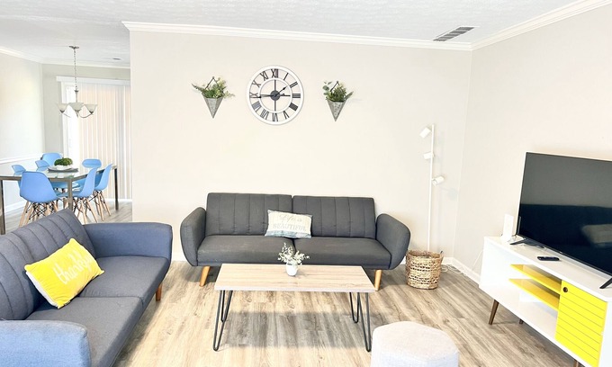 Norcross Casa | ☀️Home in Norcross ⚡️Nicknamed “House on a Hill” 🏡 Long Term Stay Welcome!