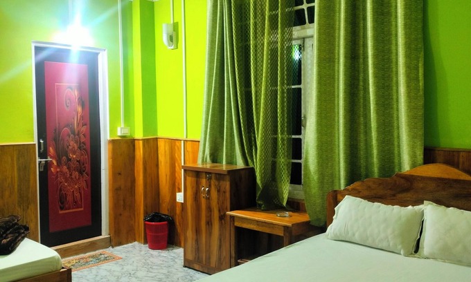 Kurseong Cama Y Desayuno | Home in Sittong! Rooms available with Mountain View. Simple and Serene Stay