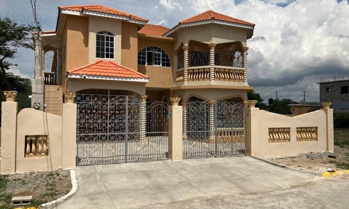 Spanish Town Casa | Home in St. Catherine section 2