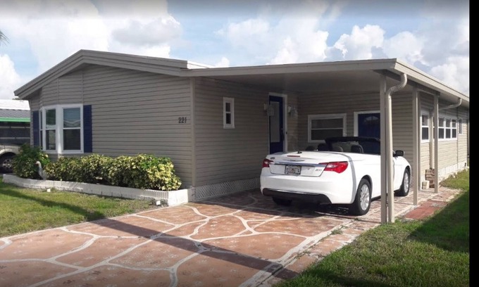 Tarpon Springs Casa | Home in Tarpon Springs