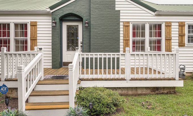 Temple Casa | Home in Temple w/ Screened Porch + Gas Fireplace!