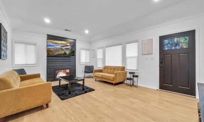 North Central Casa | Home in the Heart of Pasadena!