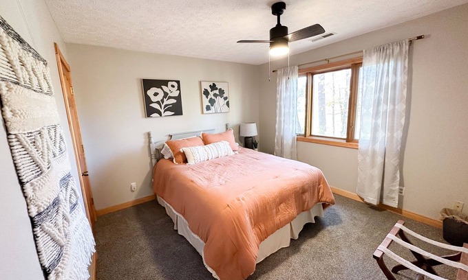 Hillsboro Casa | Home in the woods two miles from Hillsboro and five miles from Rocky Fork Lake.