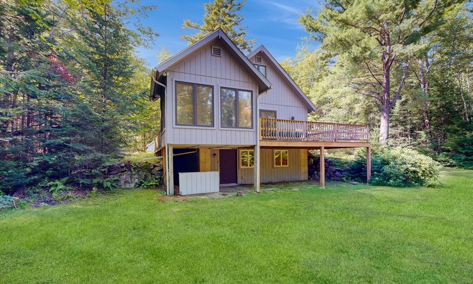 Franconia Casa | Home in the woods with a large deck, Ping-Pong table, & W/D