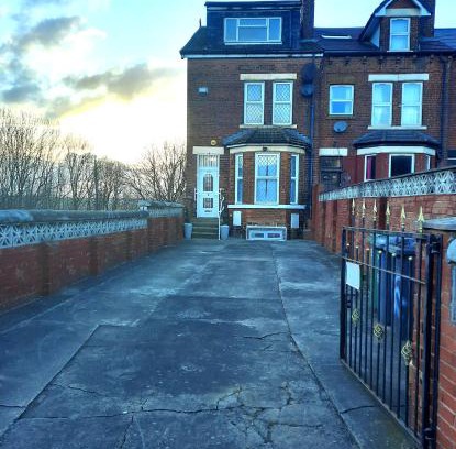 Leeds Casa | Home in Woodhouse, Leeds,Free 4 Car Parking,Free WiFi
