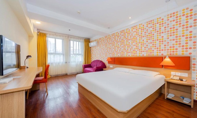 Yuzhong Hotel | Home Inn Chongqing Lianglukou Station