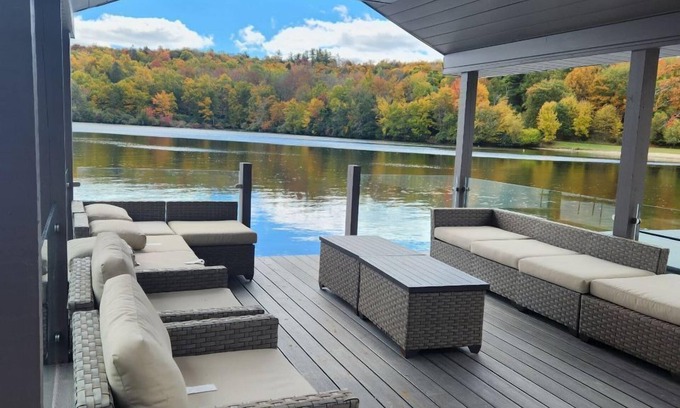 Kauneonga Lake Casa | Home King Luxury