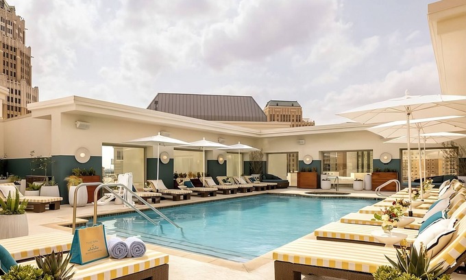 Downtown San Antonio Hotel | Home-like Accommodations! 3 Convenient Units, Dogs Allowed, Outdoor Pool