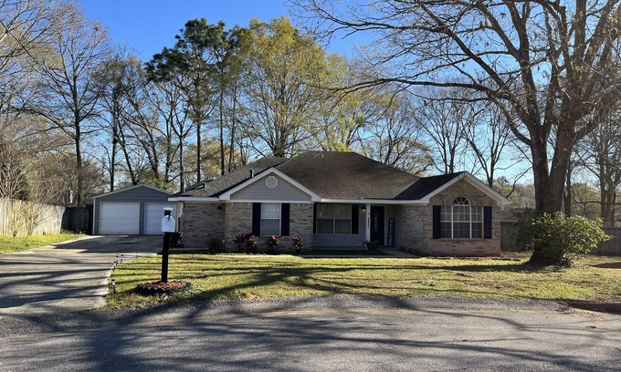 Baker Casa | Home located on cul-de-sac in quiet community