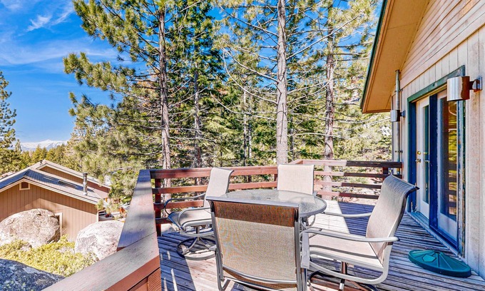 Upper Kingsbury Casa | Home minutes to lodge & lifts with private hot tub & fireplace, sleeps 8