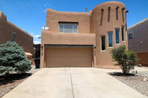 Northeast Heights Casa | Home near Balloon Fiesta Park!