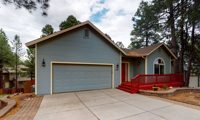 Ponderosa Trails Casa | Home near downtown with private hot tub, gas fireplace, grill, firepit - Dogs OK