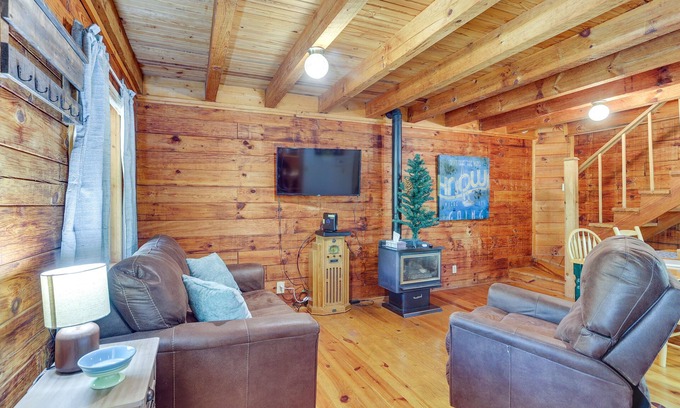 Taswell Cabina | Home Near Hoosier National Forest with Fire Pit!