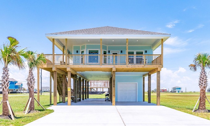 Indian Beach Casa | Home near the beach with large deck, gas grill, patio, outdoor shower & W/D