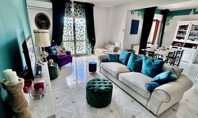 Floridia Apartamento | Home of the Sun & Colors, Wi-Fi, AC, Smart TV, 10 min from Syracusa