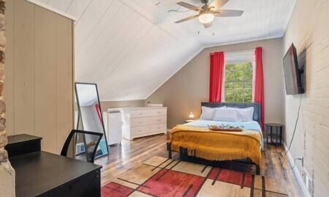 Cabbagetown Apartamento | Home Office, Free Wi-fi, Parking, 6 beds, Beltline