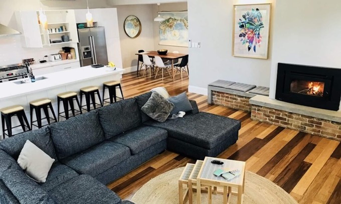 Orange Casa | Home on Clinton - Deleite de los artistas