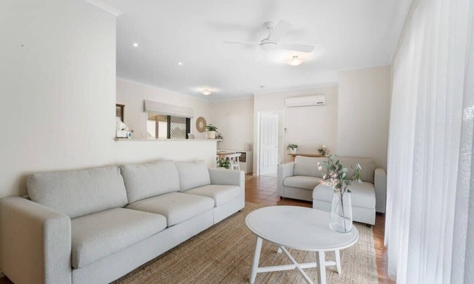 Goolwa Beach Casa | Home on Haynes-1km from Goolwa Beach & Kuti Shack