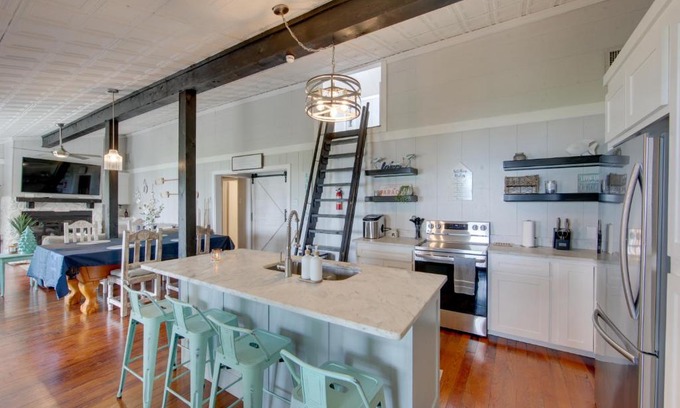 Dogwood Casa | Home On Lake Bob Sandlin with Private Boat Dock!