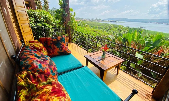 Jinja Apartamento | Home On The Nile water front Cottage