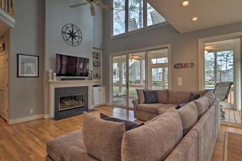 Lake Oconee Casa | Home Overlooking Lake Oconee with Resort Amenities!