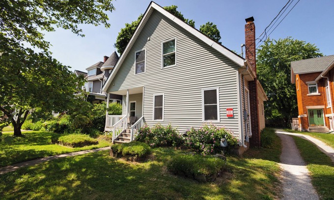 Oberlin Casa | Home STEPS from Oberlin