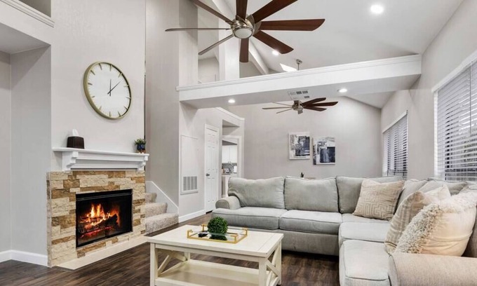 North Central Carrollton Casa | HOME SWEET HOME w/ Garage&Patio
