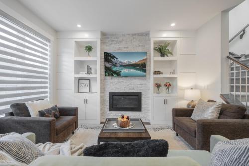 Richmond Casa | Home Theater with AC, Dual Master Suites, BBQ
