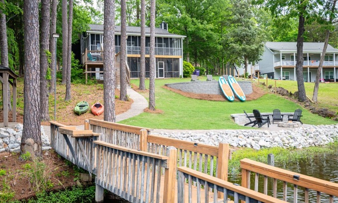 Leesville Casa | Home w/Dock, SUPs, Kayaks, Arcades, Ping-Pong