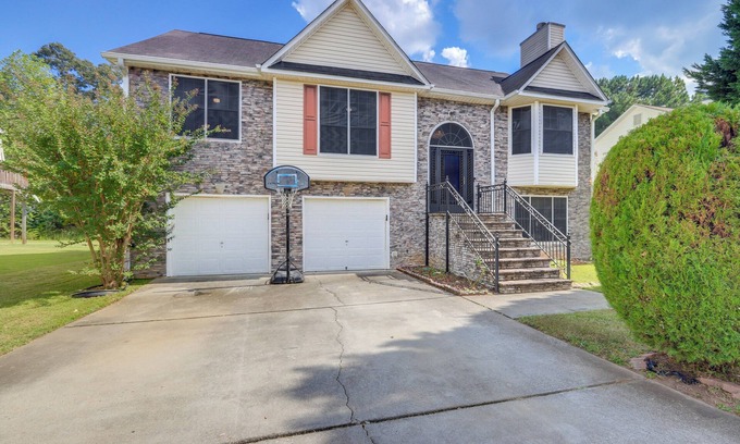 Hampton Casa | Home w/ Dog-Friendly Yard in Quiet Atlanta Suburb