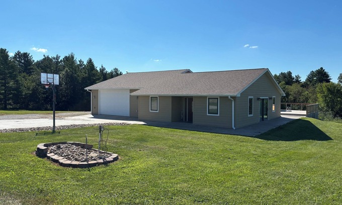 Mystic Casa | Home w/ Pool on Lake Rathbun – less than 1 Mile to Boat Ramp!