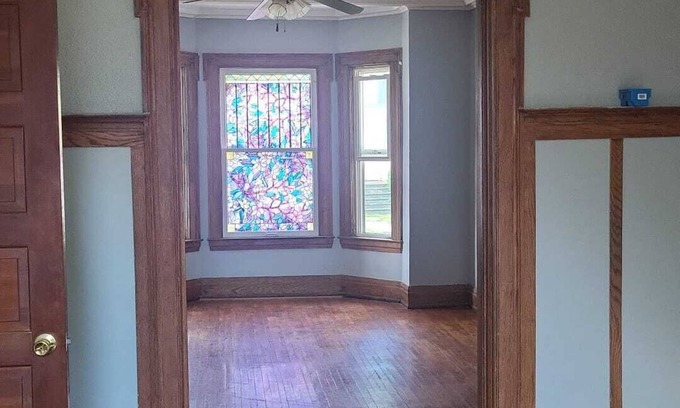 Watertown Casa | Home with 3 bedroom bath and 1 off-street parking,near the park circle Watertown