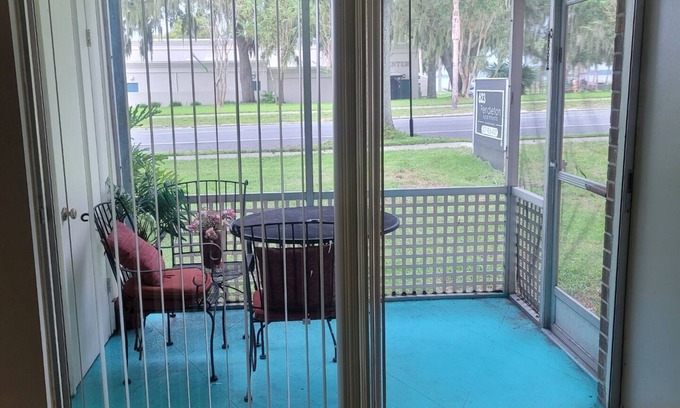 Eustis Apartamento | Home With a View Across from Lake Eustis and it's amazing sunsets.