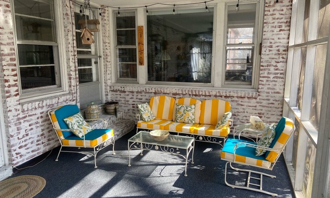 Manchester Casa | Home with Amazing Screened in Patio and Back Yard
