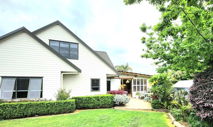 Omokoroa Casa | Home with ample space for everyone