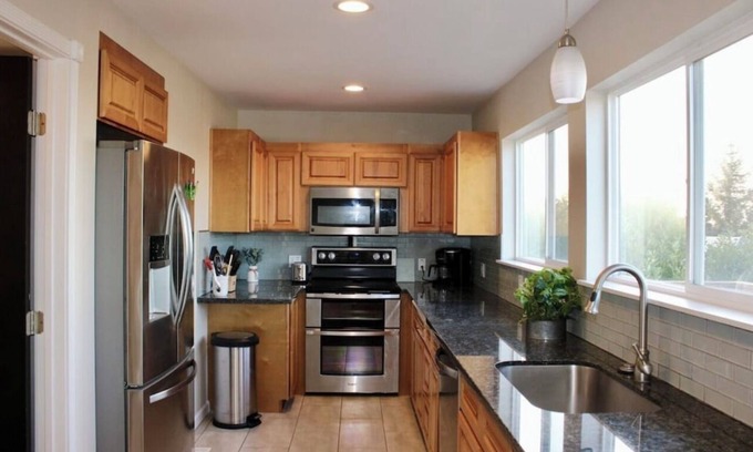 North Bend Casa | Home with arcade, 10 minutes to the dunes, 15 minutes to the beach