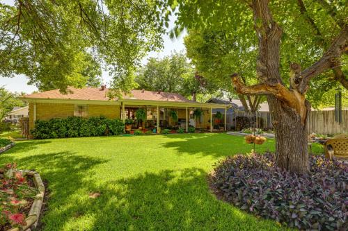 Euless Casa | Home with Backyard Oasis Less Than 7 Mi to ATandT Stadium!